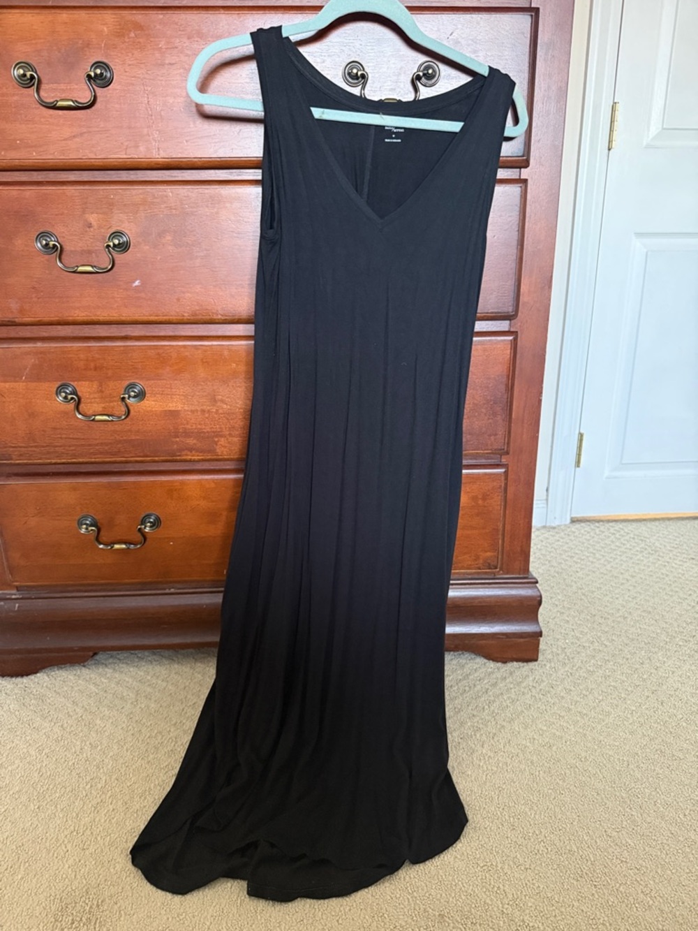 Daily Ritual Black V-Neck Midi Dress